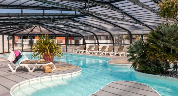 Piscine couverte et chauffée camping Park Er Lann Presqu'île de Quiberon