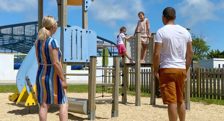 aire-de-jeux-enfants-camping-la-corniche