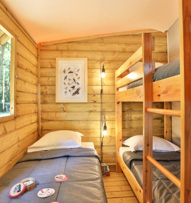 Cabane sur pilotis camping Signol