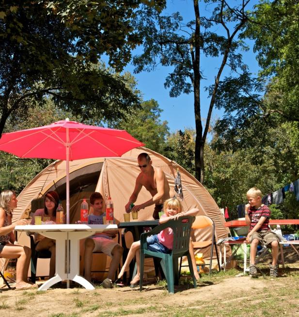 Emplacement camping Le Petit Rocher