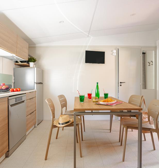 Pièce de vie du mobil-home Clim Suite Duo sur l'Ile de Ré