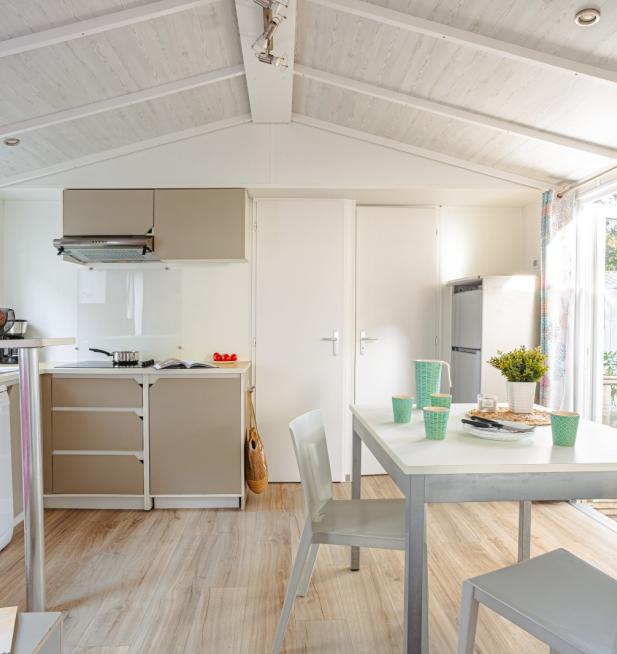 Pièce de vie du mobil-home Famille Eco sur l'Ile de Ré