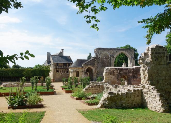 prieure saint cosme proche ballan miré