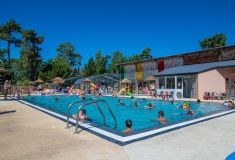 Piscine extérieure camping Signol