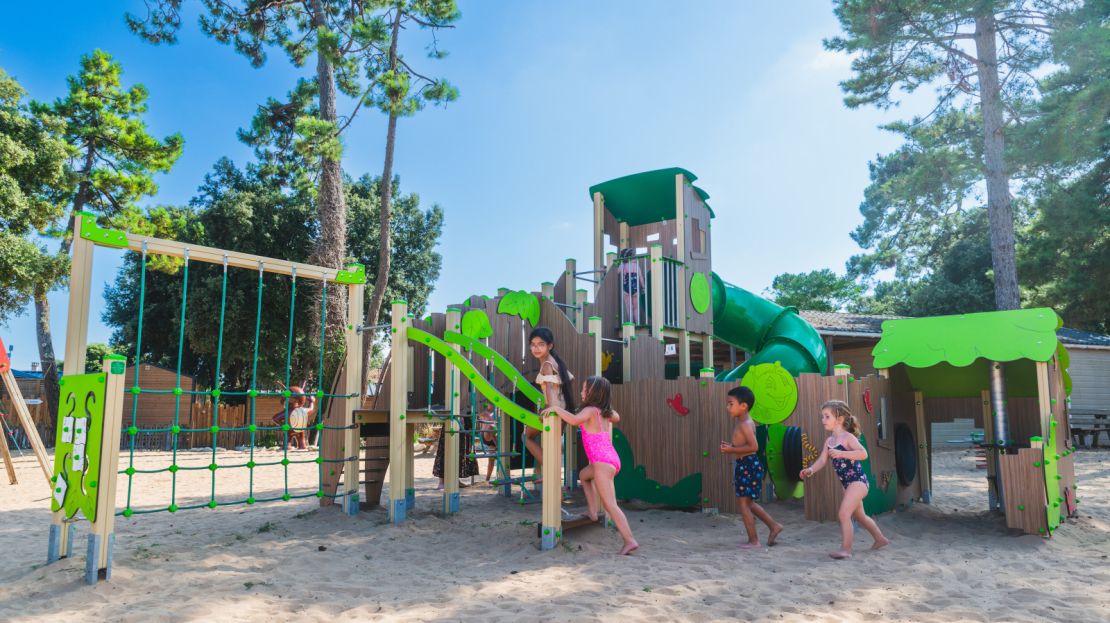 Aire de jeux camping Signol