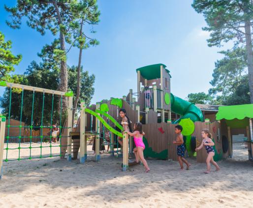Aire de jeux camping Signol