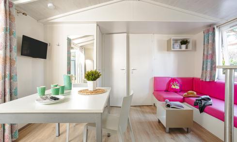 Pièce de vie du mobil-home Famille Eco sur l'Ile de Ré